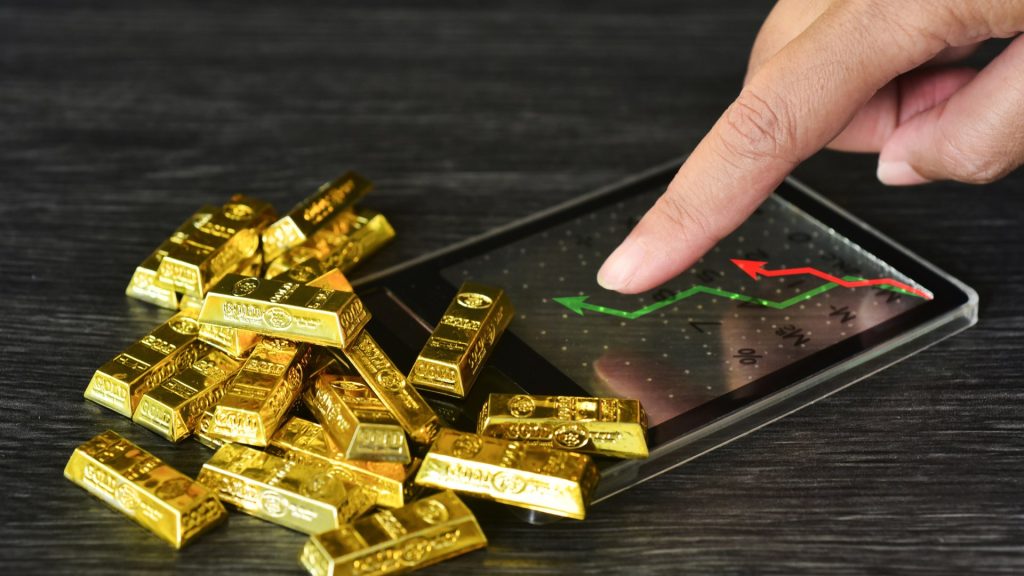 أسعار الذهب تواصل الارتفاع وسط تراجع للدولار