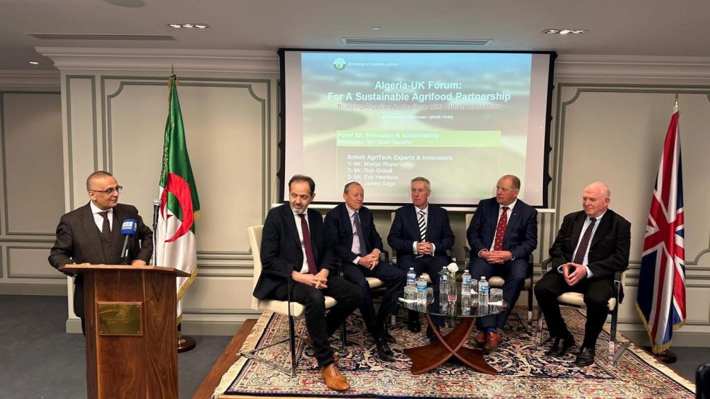 تعزيز الشراكة الجزائرية البريطانية في الميدان الفلاحي عبر نقل وتوطين تقنيات “Agri-Tech”