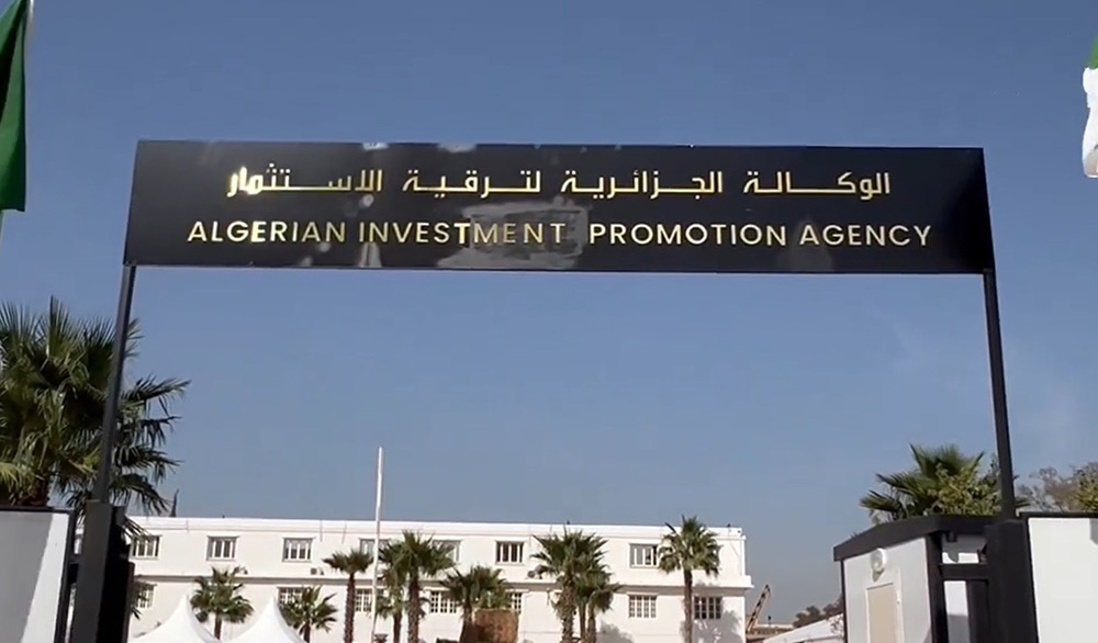 إخضاع عمليات التنازل لفائدة الأجانب عن أسهم الشركات في القطاعات الاستراتيجية إلى الترخيص المسبق