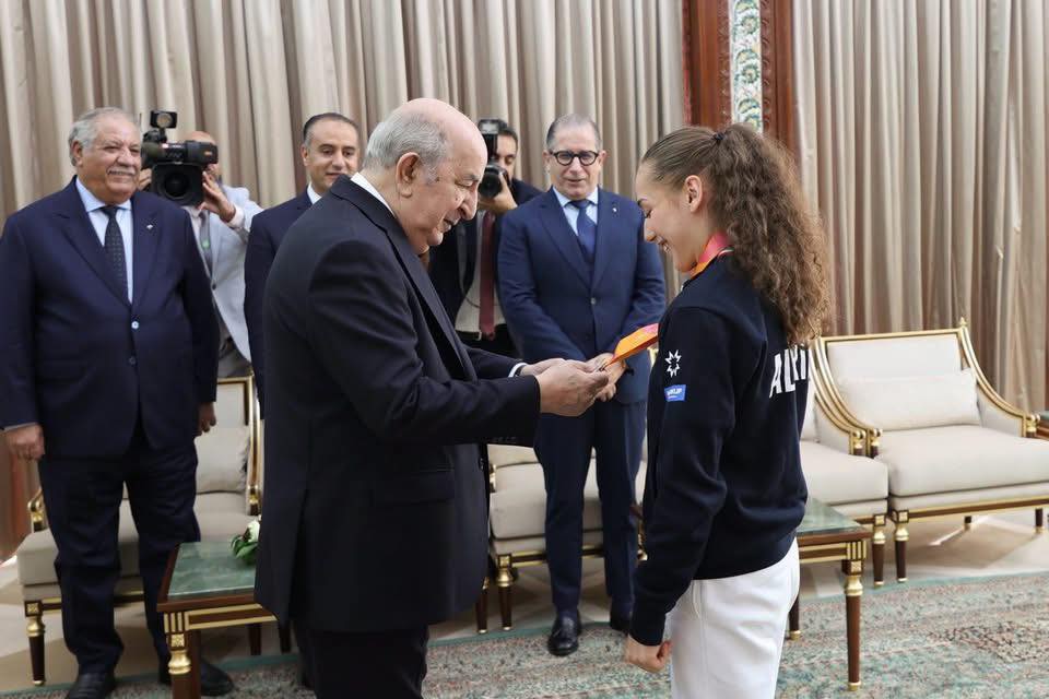 البطلة الأولمبية والعالمية كيليا نمور في ضيافة الرئيس تبون