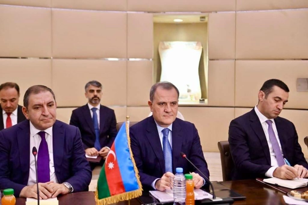 وزير الخارجية الأذربيجاني يحظى باستقبال من الرئيس تبون