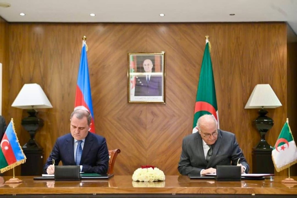 وزير الخارجية الأذربيجاني يحظى باستقبال من الرئيس تبون