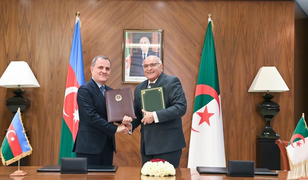 وزير الخارجية الأذربيجاني يحظى باستقبال من الرئيس تبون