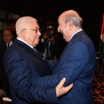 محمود عباس يوثق مسيرة أكثر من نصف قرن من تضامن الجزائر مع فلسطين