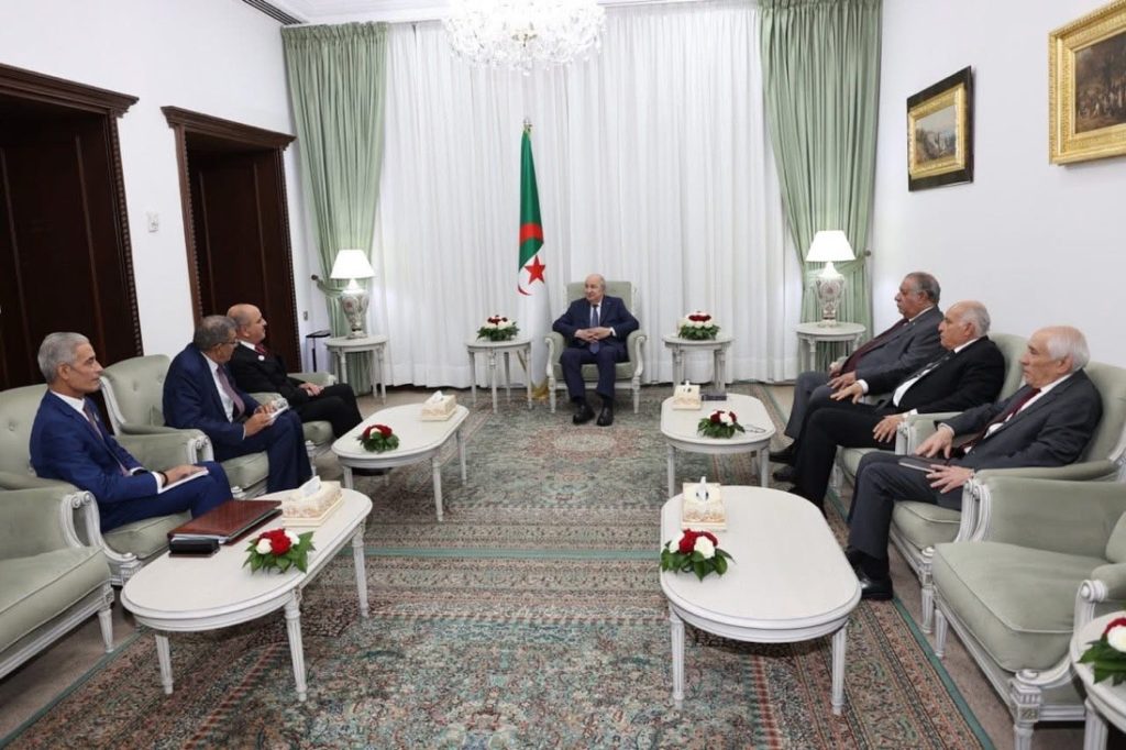 وزير الخارجية التونسي في ضيافة الرئيس تبون