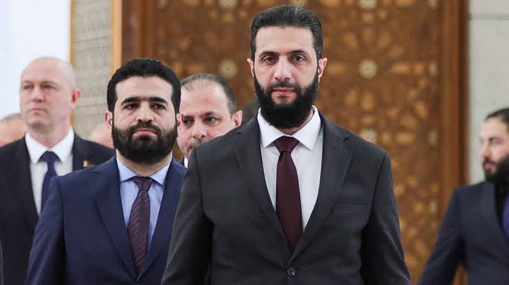 رفع العقوبات عن الرئيس السوري أحمد الشرع ..دلالات وتداعيات؟