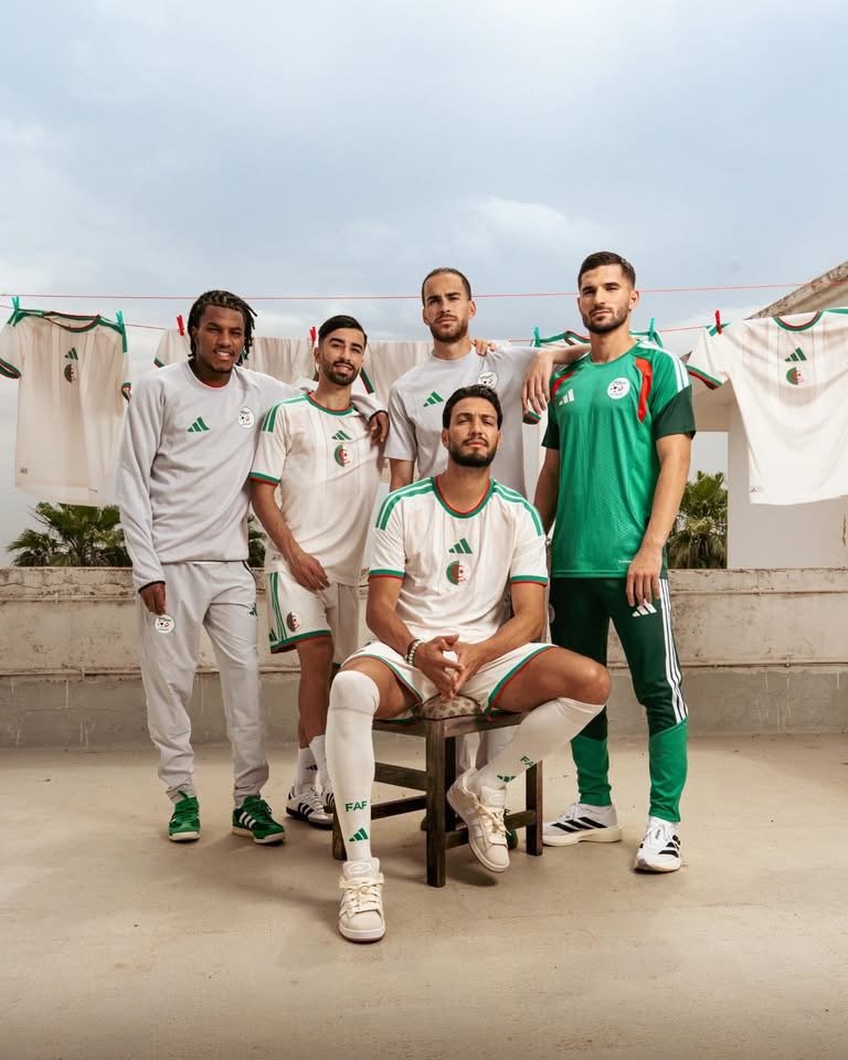 قميص من روح صحراء الجزائر ..  أديداس تكشف عن زي الخُضر الجديد لكأس إفريقيا 2025 ومونديال 2026