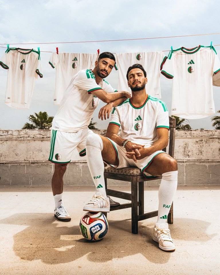 قميص من روح صحراء الجزائر ..  أديداس تكشف عن زي الخُضر الجديد لكأس إفريقيا 2025 ومونديال 2026