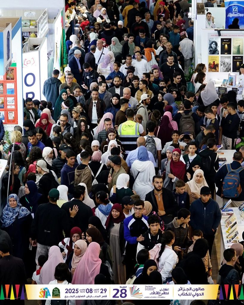 الجزائر تعيد الكتاب إلى رفوفه العالية