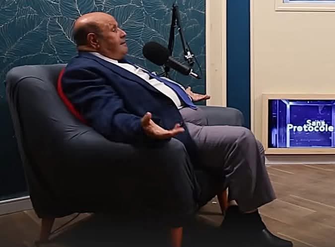 Saâd Bouakba chez lui : l’information de son arrestation est fausse