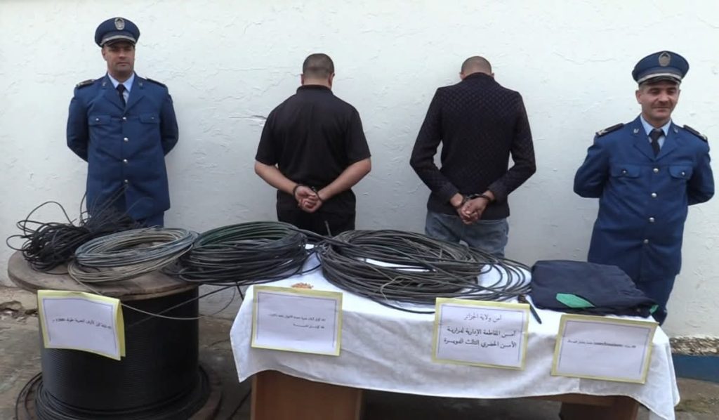 الشرطة الجزائرية تطيح بشبكة إجرامية تحترف سرقة كوابل الألياف البصرية
