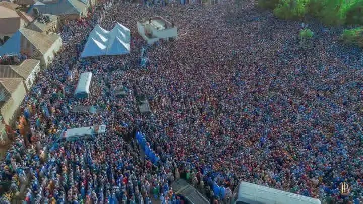 جنازة مليونية في وداع العلامة طاهر عثمان بوتشي في نيجيريا