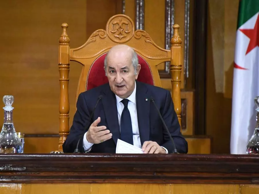 الرئيس تبون:” الدستور الجزائري كرس مبدأ المساواة بين الجميع”