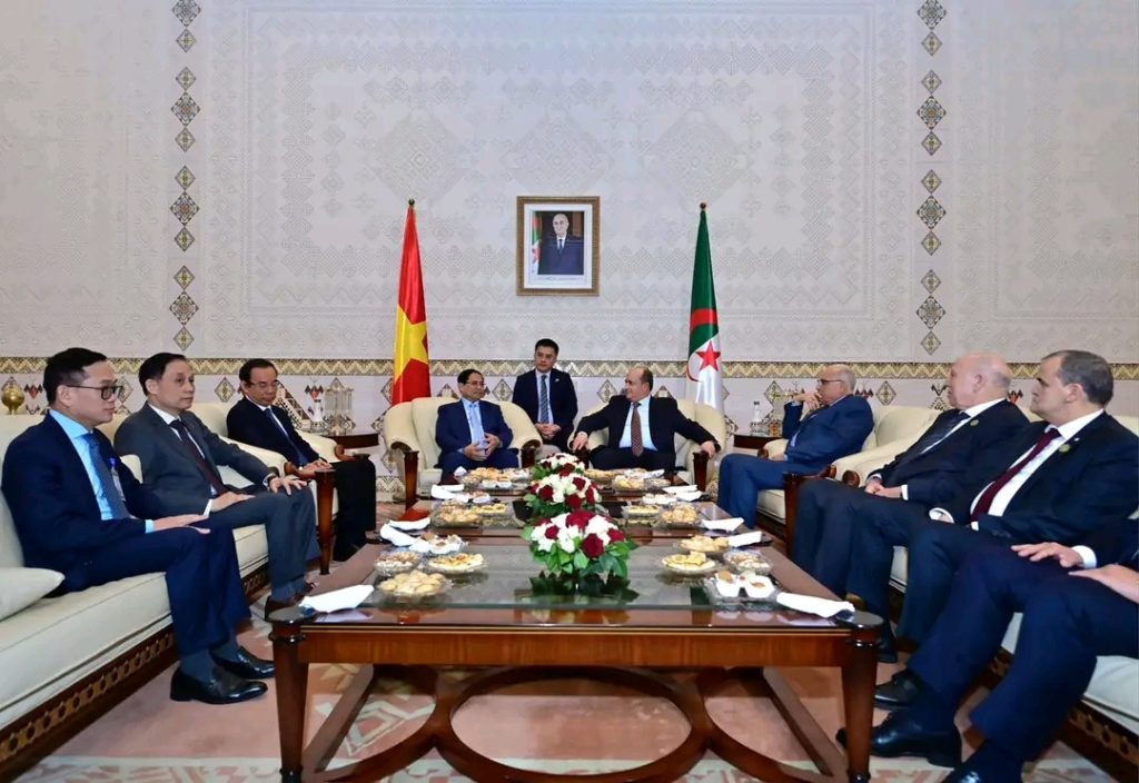 رئيس وزراء فيتنام يحل بالجزائر