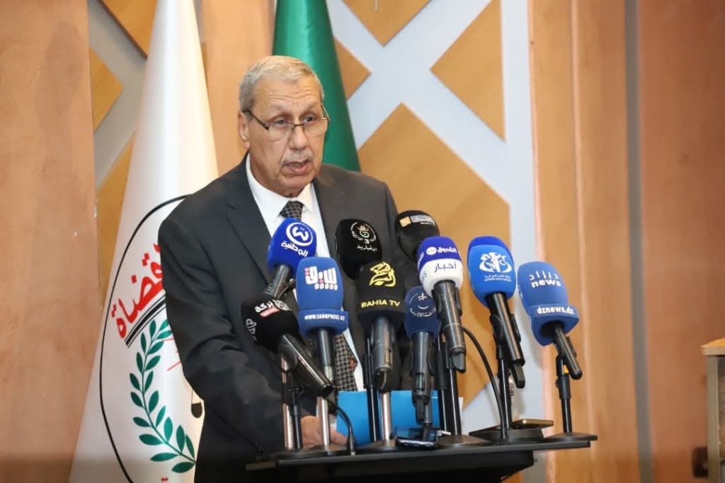 تعاون جزائري-أمريكي لتعزيز كفاءة القضاة والمحققين في مجال العملات المشفرة