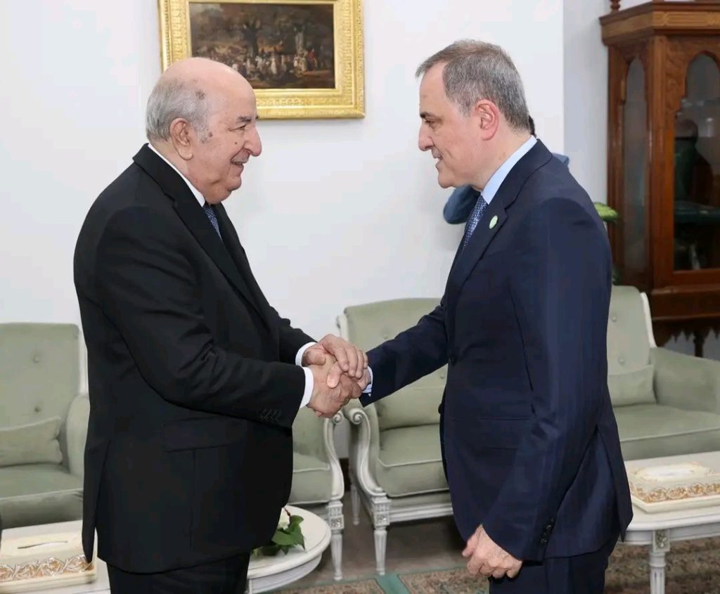 وزير الخارجية الأذربيجاني يحظى باستقبال من الرئيس تبون