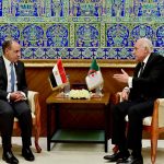 وزير الخارجية الجزائري يناقش  مع نظيره المصري العلاقات الثنائية والقضايا الراهنة