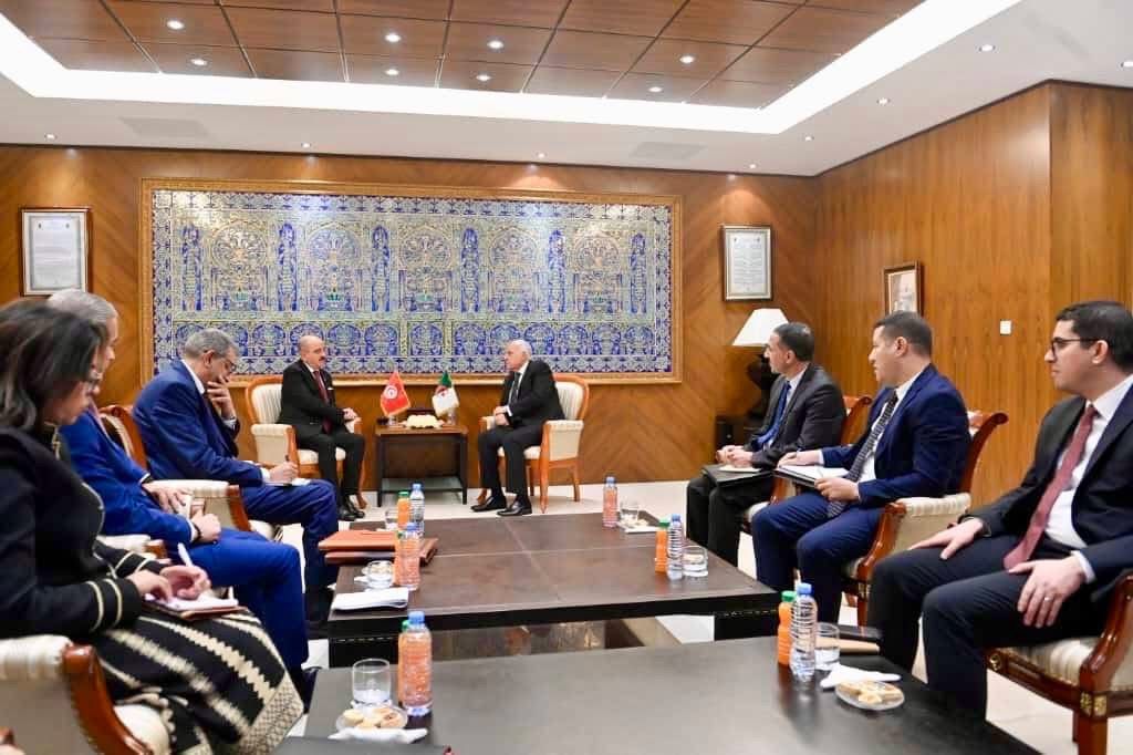 مستجدات الأوضاع في الجوار الإقليمي المشترك محور نقاش وزير الخارجية الجزائري ونظيره التونسي