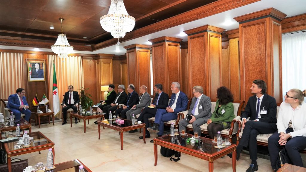 نحو تعزيز الشراكة الجزائرية–الألمانية في الطاقة والمناجم وتحلية المياه