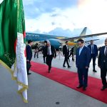 رئيس وزراء فيتنام يحل بالجزائر