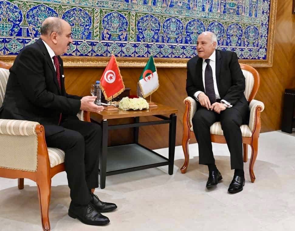مستجدات الأوضاع في الجوار الإقليمي المشترك محور نقاش وزير الخارجية الجزائري ونظيره التونسي