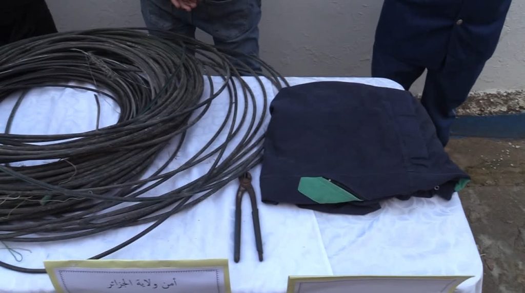 الشرطة الجزائرية تطيح بشبكة إجرامية تحترف سرقة كوابل الألياف البصرية