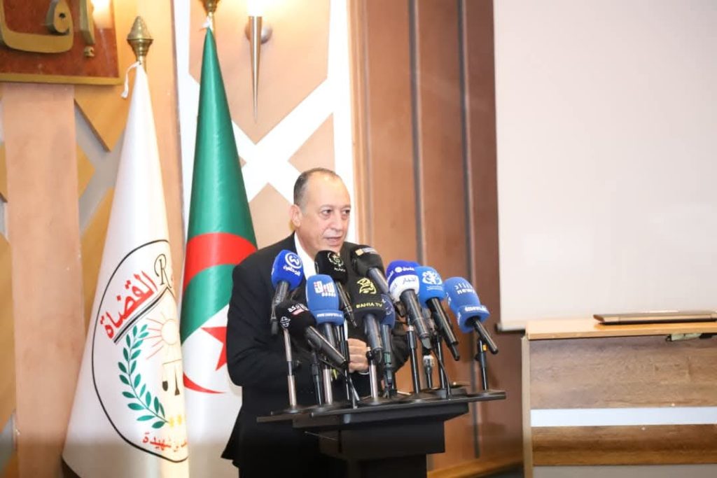 تعاون جزائري-أمريكي لتعزيز كفاءة القضاة والمحققين في مجال العملات المشفرة