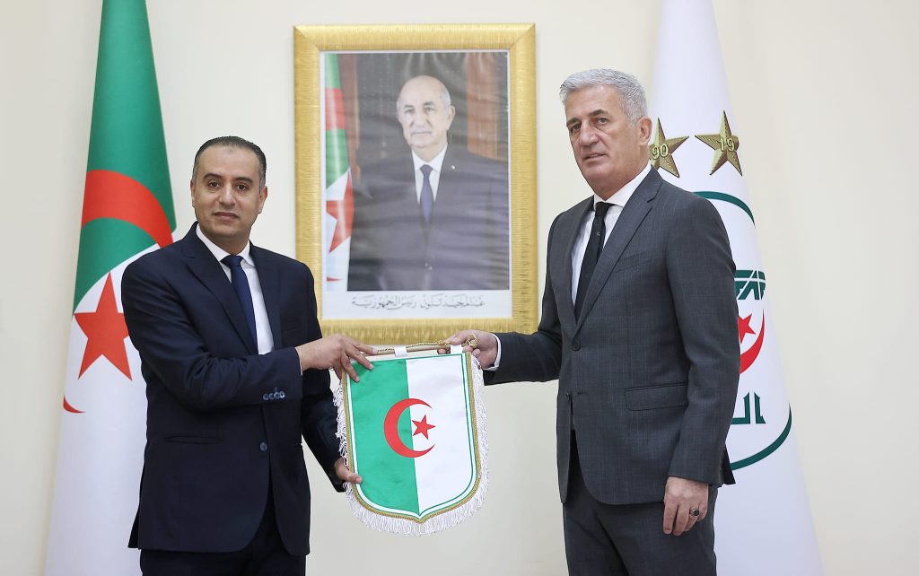 أنظار الجزائريين تتجه نحو واشنطن… الخضر يترقبون قرعة مونديال 2026