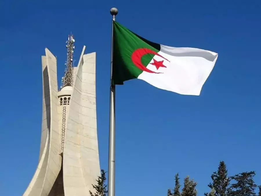 تعديل قانون الجنسية الجزائرية على طاولة البرلمان وهذه حالات التجريد