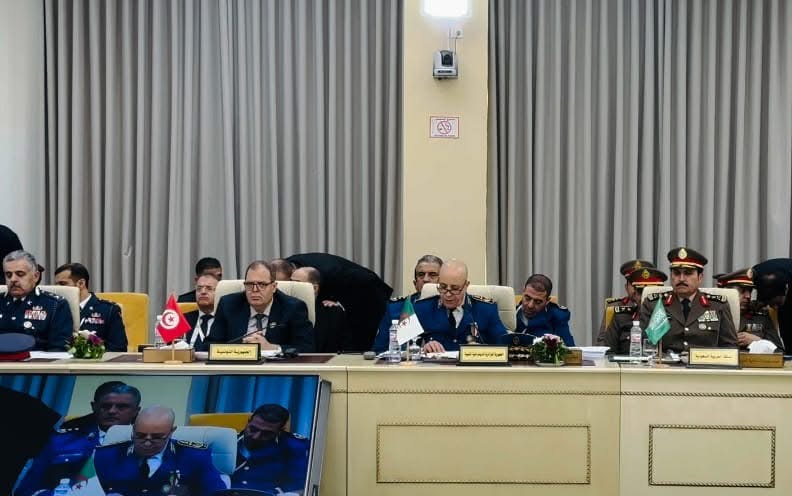الجزائر تستعرض تجربتها في مواجهة الحروب الهجينة على الدول العربية بتونس