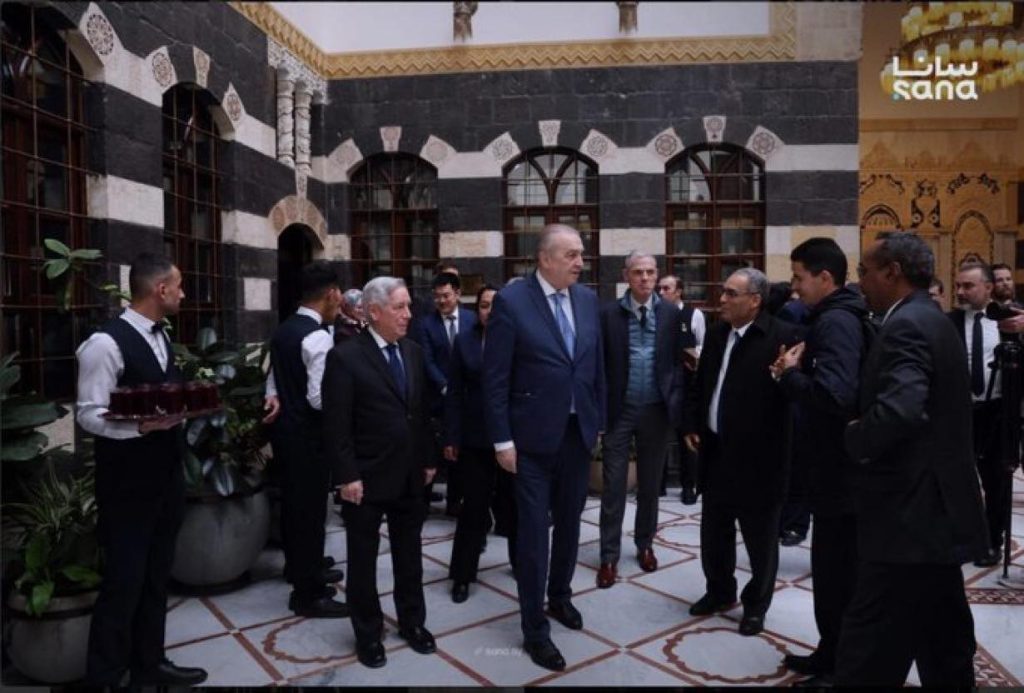 عمار بن جامع يصل سوريا على رأس وفد دبلوماسي دولي يضم ممثلي الدول الأعضاء في مجلس الأمن