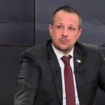 الشرطة الفرنسية تطلق سراح الصحفي الجزائري مهدي غزار عقب توقيفه لساعات !