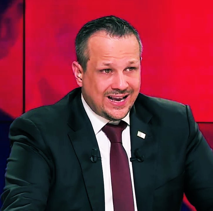 تصعيد عدائي ..الشرطة الفرنسية تعتقل الصحفي الجزائري مهدي غزار في باريس ..
