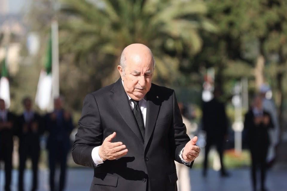 الرئيس تبون يعزي عائلات ضحايا حادث بني عباس المأساوي