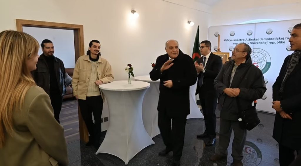 أولويات وانشغالات الجالية الوطنية بسلوفاكيا محل اهتمام الوزير عطاف