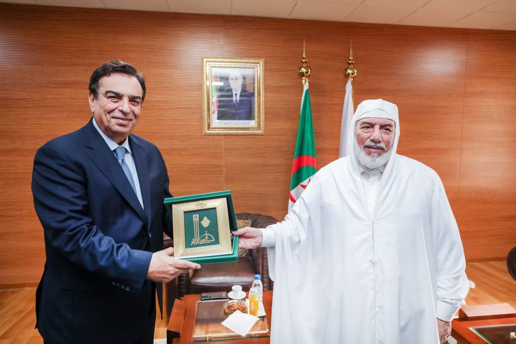 الإعلامي والوزير اللبناني السابق جورج قرداحي في ضيافة جامع الجزائر