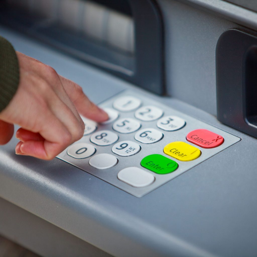 بإمكان الجزائريين سحب مبلغ مالي يصل إلى 200 ألف دج عبر بطاقة CNEP-Poste