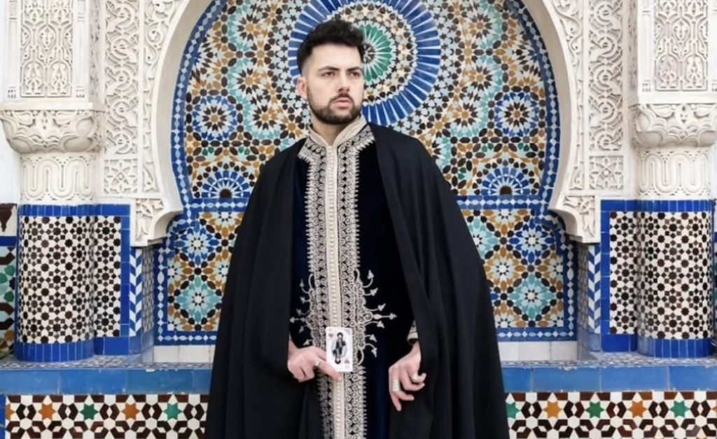 قفطان القاضي الجزائري.. من لباس رجالي إلى إرث تاريخي بشهادة العالم