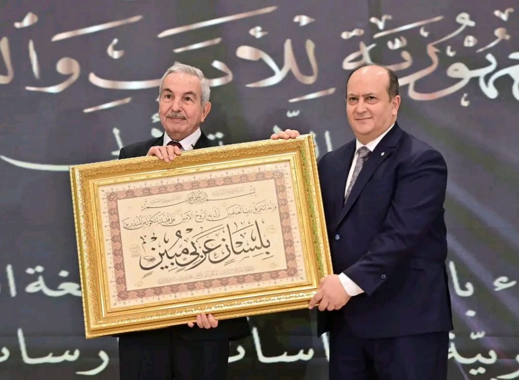 الوزير الأول الجزائري يشرف على تسليم جائزة رئيس الجمهورية للأدب واللغة العربية