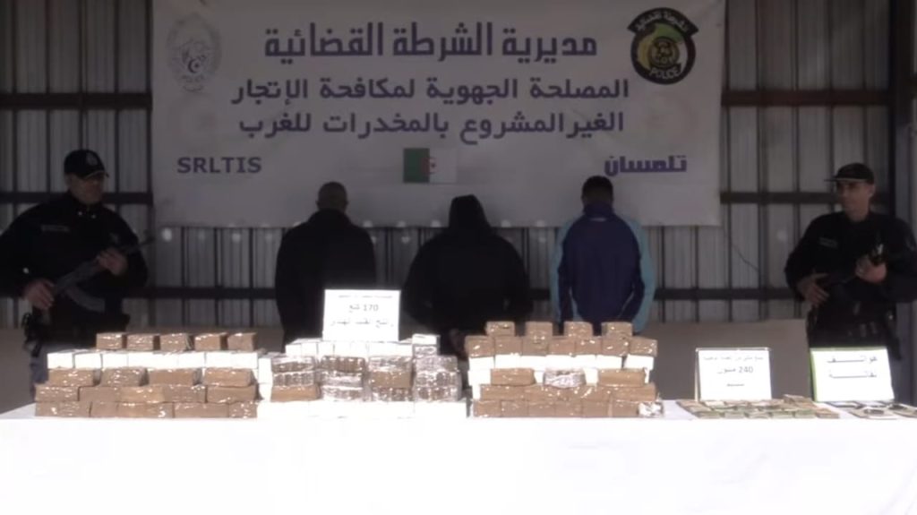 الأمن الجزائري يضبط قرابة قنطارين ونصف كيف معالج مصدره المغرب