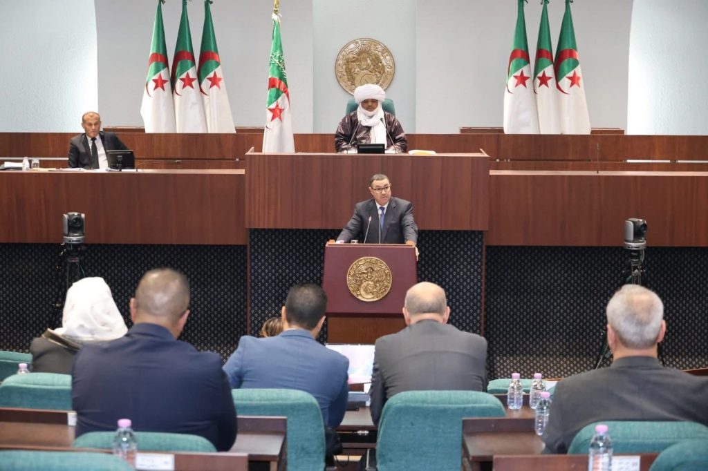 وزير الداخلية الجزائري يكشف تفاصيل صادمة عن طرق استغلال منحة السفر
