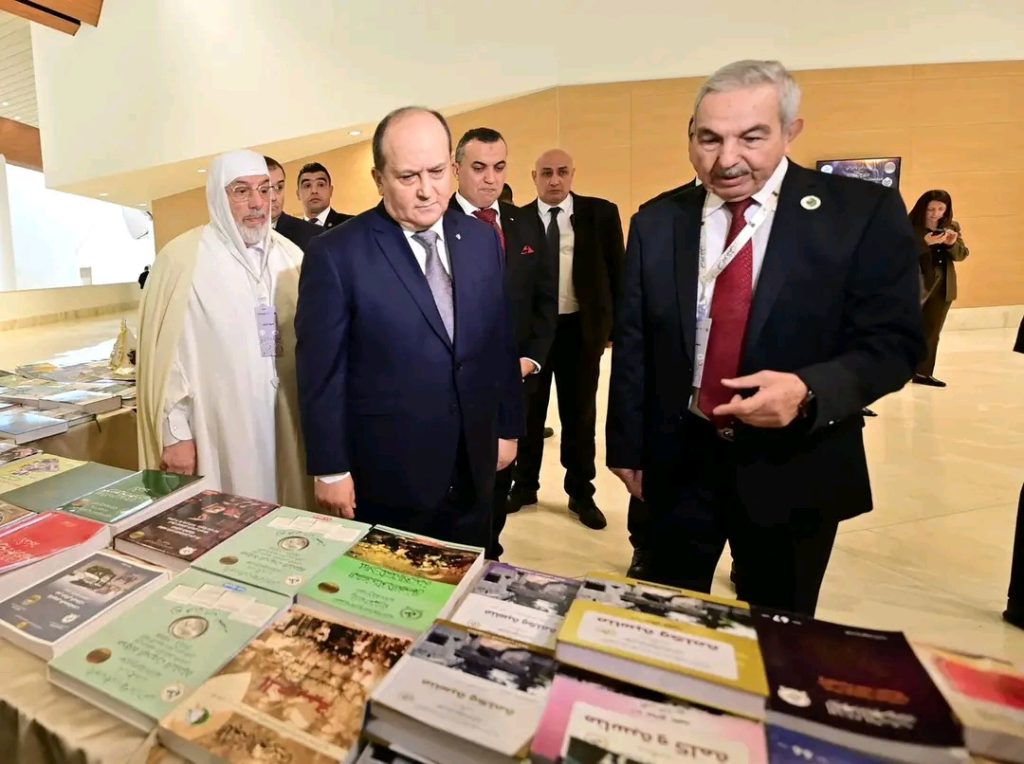 الوزير الأول الجزائري يشرف على تسليم جائزة رئيس الجمهورية للأدب واللغة العربية