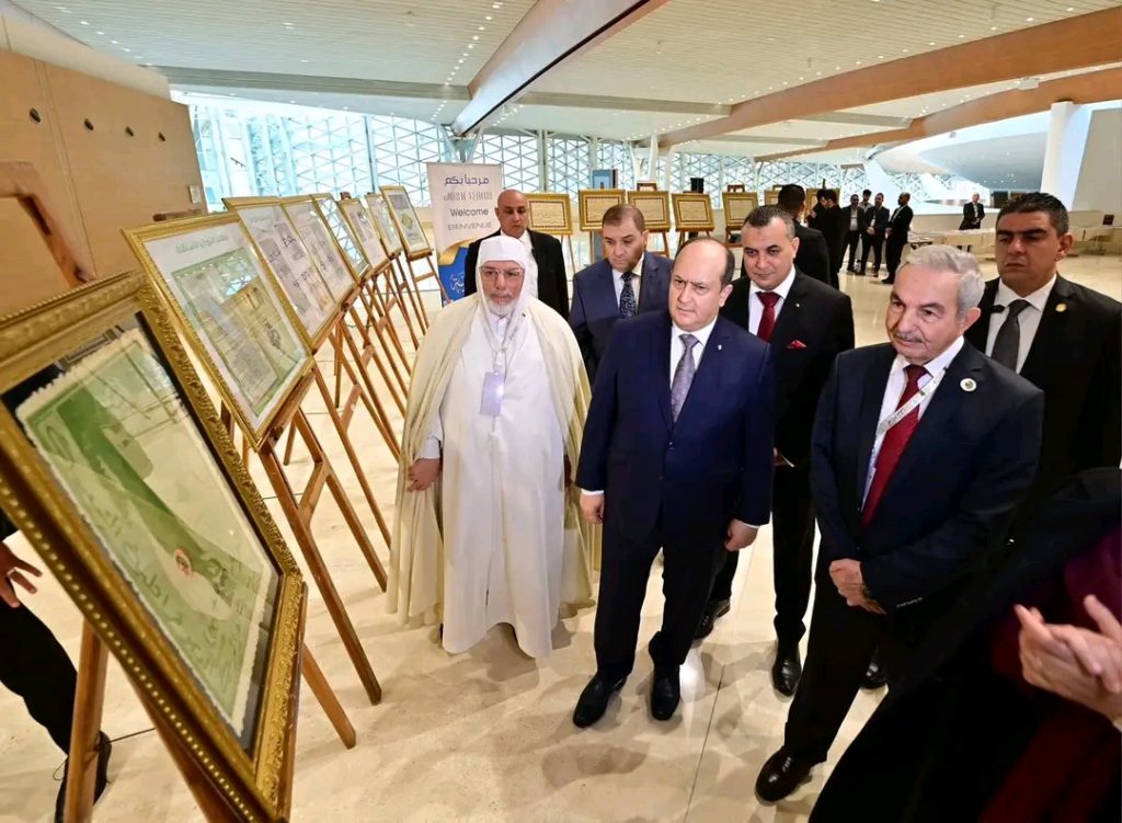 الوزير الأول الجزائري يشرف على تسليم جائزة رئيس الجمهورية للأدب واللغة العربية