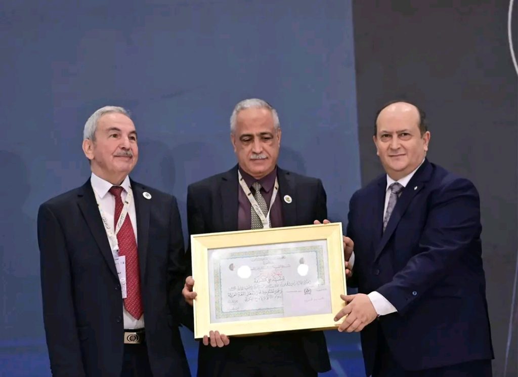 الوزير الأول الجزائري يشرف على تسليم جائزة رئيس الجمهورية للأدب واللغة العربية