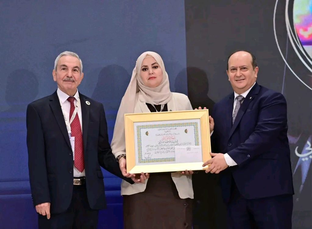 الوزير الأول الجزائري يشرف على تسليم جائزة رئيس الجمهورية للأدب واللغة العربية