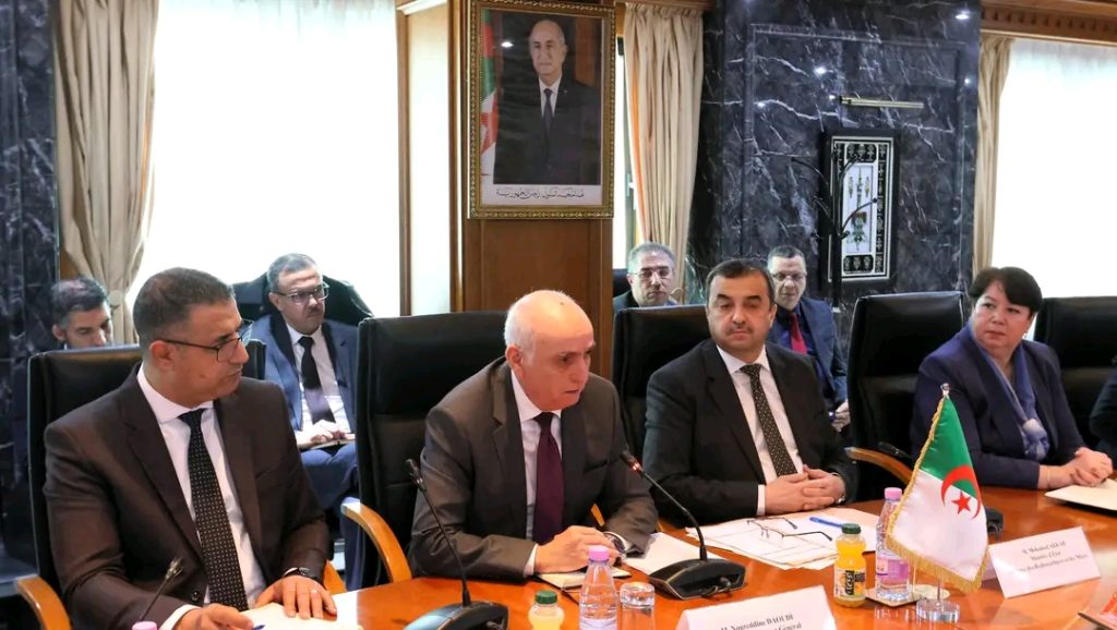 تعزيز التعاون في مجالي المحروقات والمناجم على محور الجزائر و تشاد