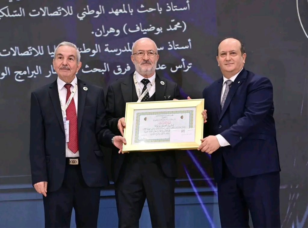 الوزير الأول الجزائري يشرف على تسليم جائزة رئيس الجمهورية للأدب واللغة العربية