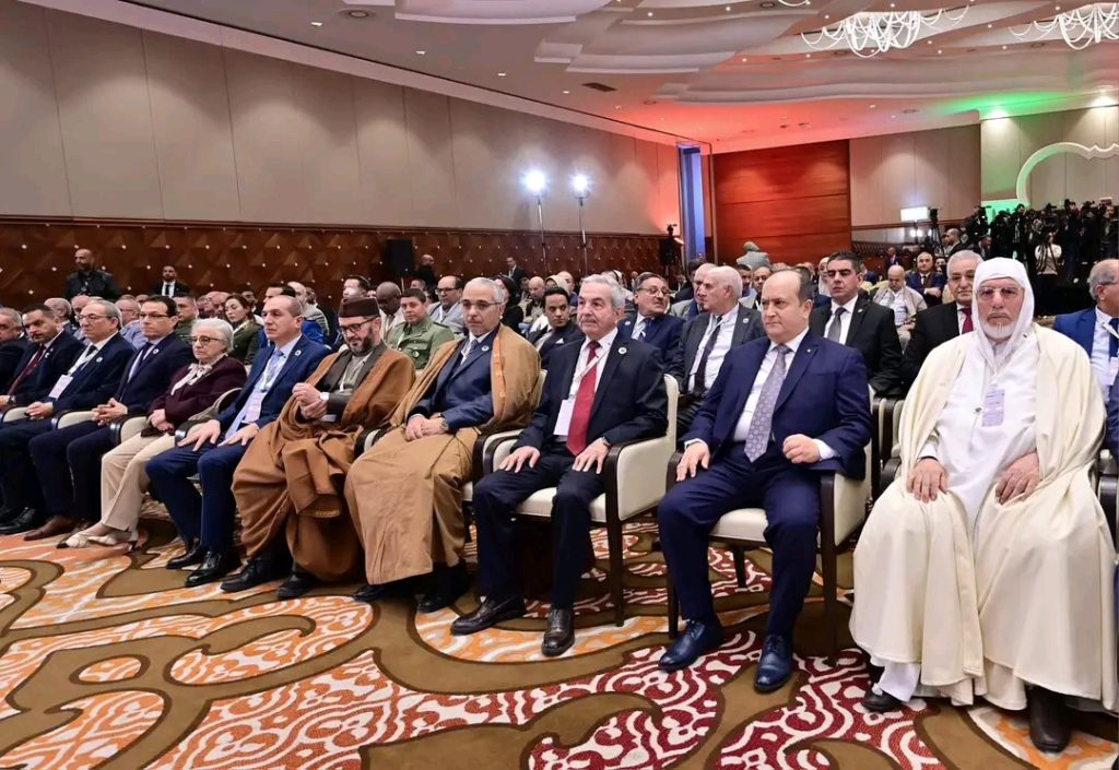 الوزير الأول الجزائري يشرف على تسليم جائزة رئيس الجمهورية للأدب واللغة العربية