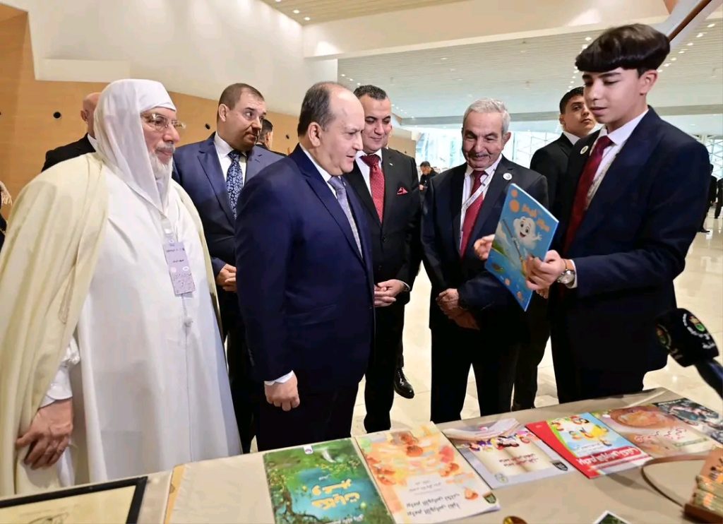 الوزير الأول الجزائري يشرف على تسليم جائزة رئيس الجمهورية للأدب واللغة العربية