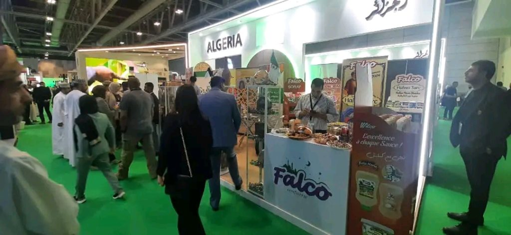 بمشاركة 18 مؤسسة…المنتجات الجزائرية تصنع الحدث بمعرض عُمان أغروفود الدولي